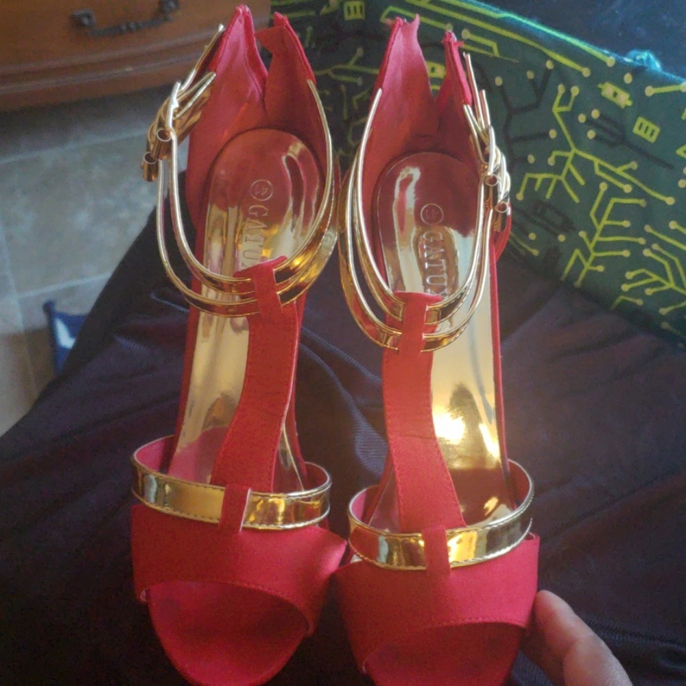 Shoe - Picture 2 of 2